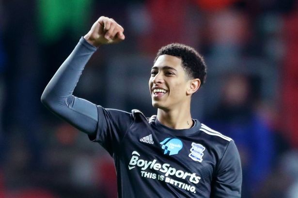 詹姆斯关键助攻锁定胜利（詹姆斯关键助攻锁定胜局）