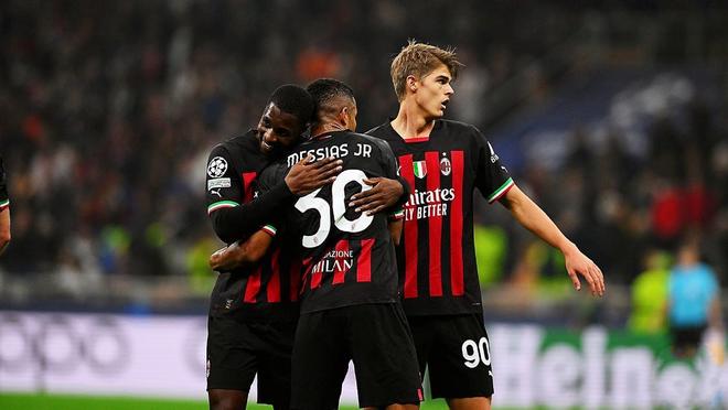 图片报：因球迷禁令，大部分法兰克福高层放弃前往那不勒斯（图片报：受球迷禁令影响，法兰克福多数高层取消那不勒斯之行）