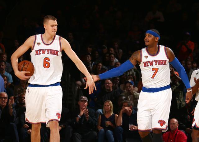 远在迈阿密心系罗马，托蒂和坎德拉用手机观看老东家焦点大战（托蒂与坎德拉身在迈阿密，仍用手机观看罗马焦点战）