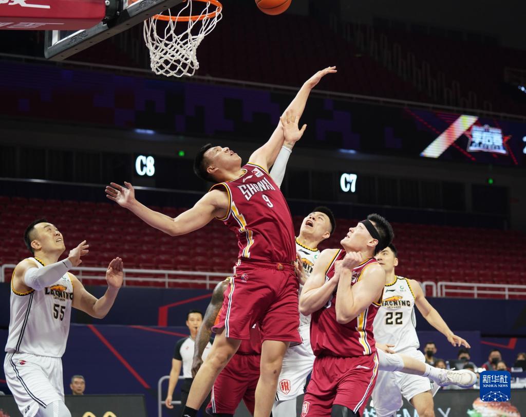 霍姆格伦单场20+命中率联盟第三，雷霆轻取太阳晋级杯赛四强（霍姆格伦砍下20+效率列联盟第三，雷霆轻取太阳挺进杯赛四强）