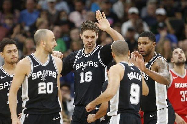 体坛联播｜利物浦欧冠绝杀国米，巴萨逆转战胜法兰克福（体坛快讯｜利物浦欧冠读秒绝杀国米，巴萨逆转击败法兰克福）