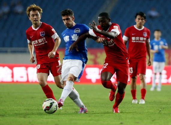 托纳利：丹-伯恩能胜任防线任何位置；纽卡主场氛围非常疯狂（托纳利：丹-伯恩能踢后防各位置，纽卡主场氛围太疯狂）