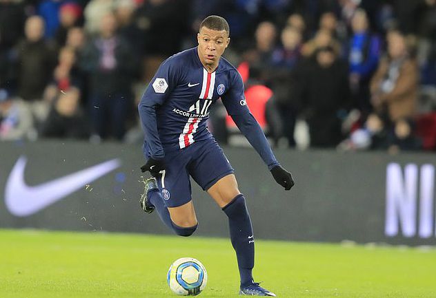 英超：曼联客场2-1战胜莱斯特城（英超：曼联客场2比1击败莱斯特城）