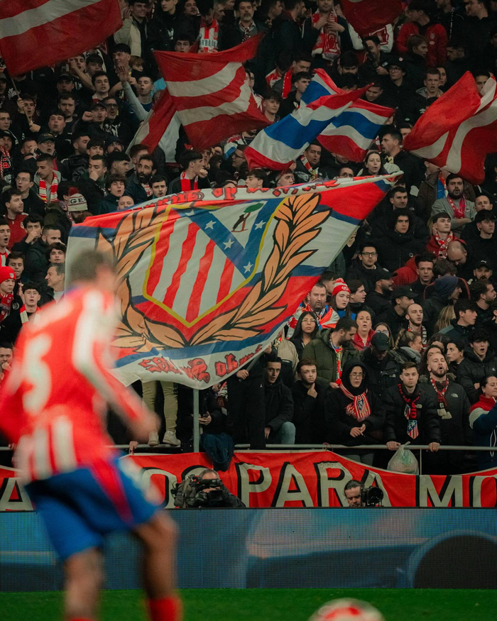 拜仁客战斯图加特：雅克松、金玟哉首发，乌尔比希出战（拜仁客场对阵斯图加特：雅克松、金玟哉先发，乌尔比希登场）