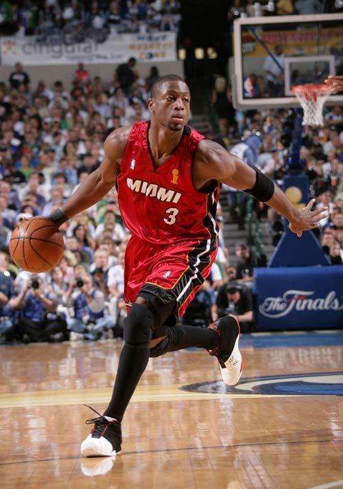 要离队？辽宁铁人外援姆本扎转发关于自己的转会传闻（去留成疑？辽宁铁人外援姆本扎转发涉己转会传闻）