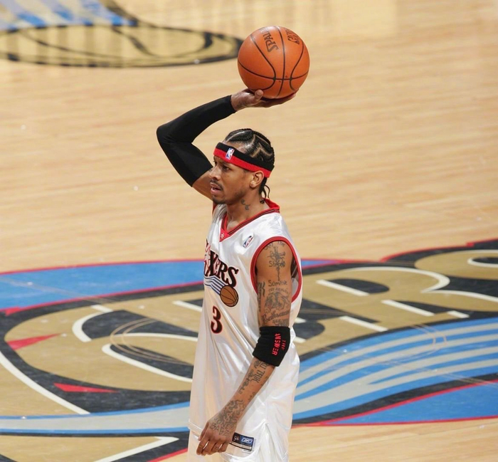 辽宁男篮在俱乐部杯首战失利，后调整阵容暂稳，以90比79战胜合肥男篮，杨鸣调整战术有效应对挑战。（首战失利后阵容微调稳住局面，辽宁男篮90-79力克合肥，杨鸣战术应变奏效）